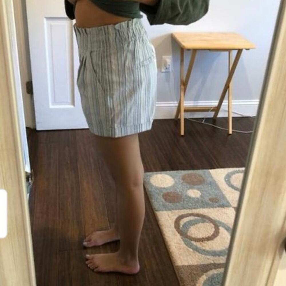 American Eagle AE Striped Mom Shorts Size 6 Light Blue White Ultra High Rise - Picture 16 of 16